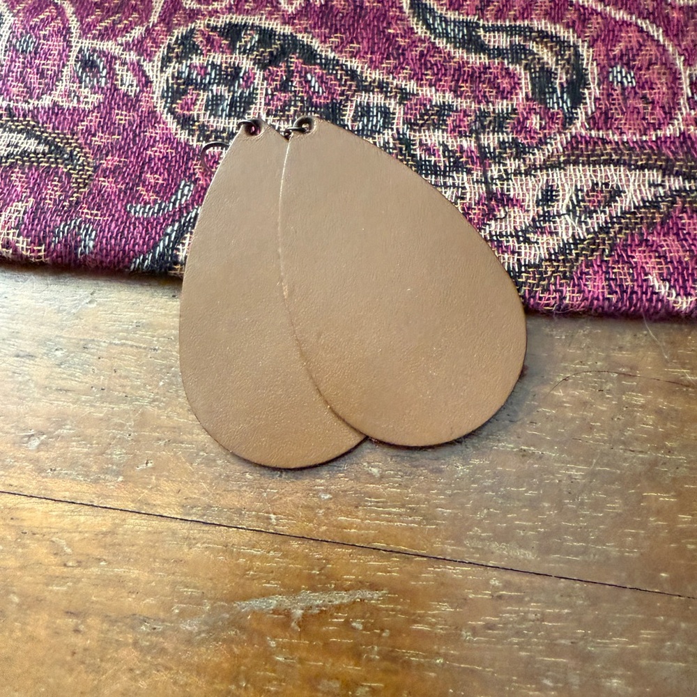 Nickel & Suede London Tan teardrops